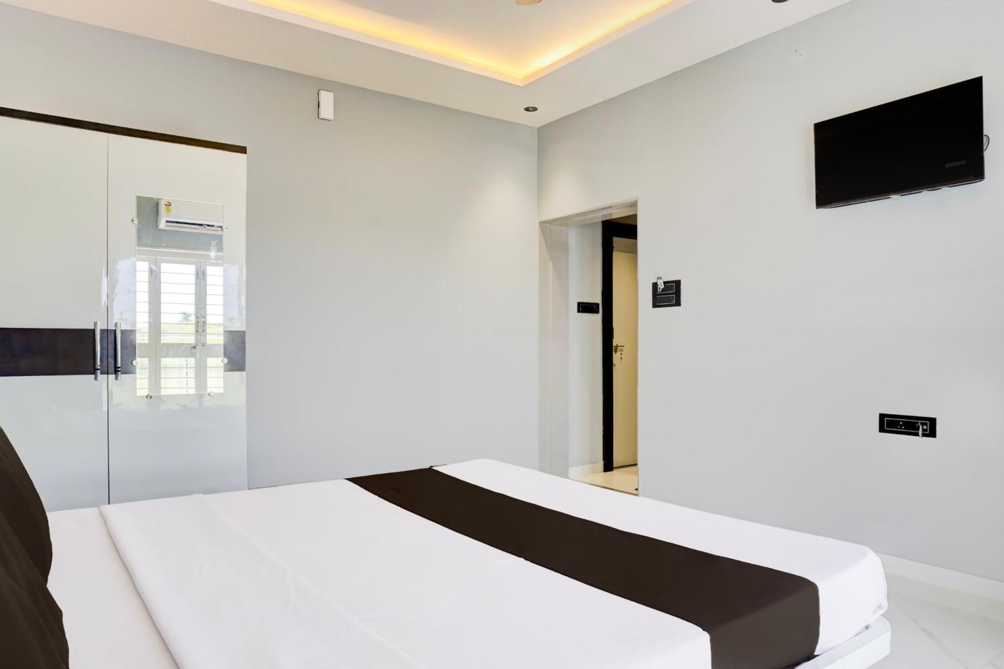 Hotel O Jeevan Restaurant & Lodging Kavathe Exterior photo