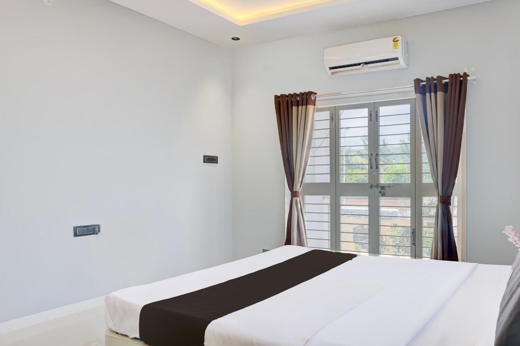 Hotel O Jeevan Restaurant & Lodging Kavathe Exterior photo